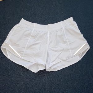 LULULEMON Hotty Hot Low-Rise Lined Short 4”